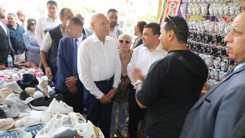 محافظ القاهرة يفتتح معرضى «أهلًا مدارس» بحيى وسط القاهرة وباب الشعرية