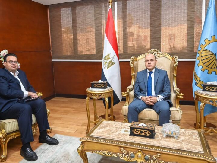 محافظ الغربية يبحث مع عميد كلية الطب جامعة طنطا دعم القطاع الطبي وتعزيز الاستفادة من الخبرات الأكاديمية