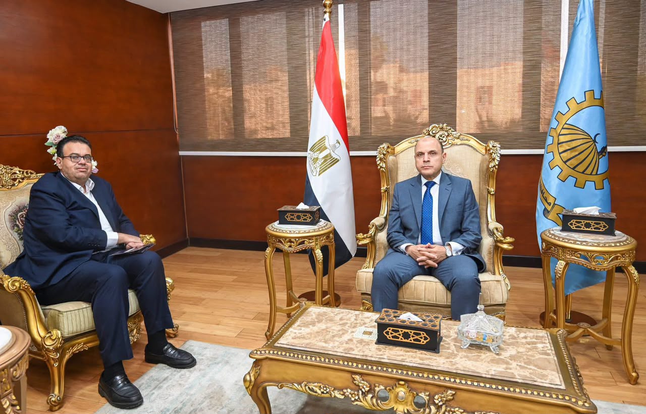 محافظ الغربية يبحث مع عميد كلية الطب جامعة طنطا دعم القطاع الطبي وتعزيز الاستفادة من الخبرات الأكاديمية