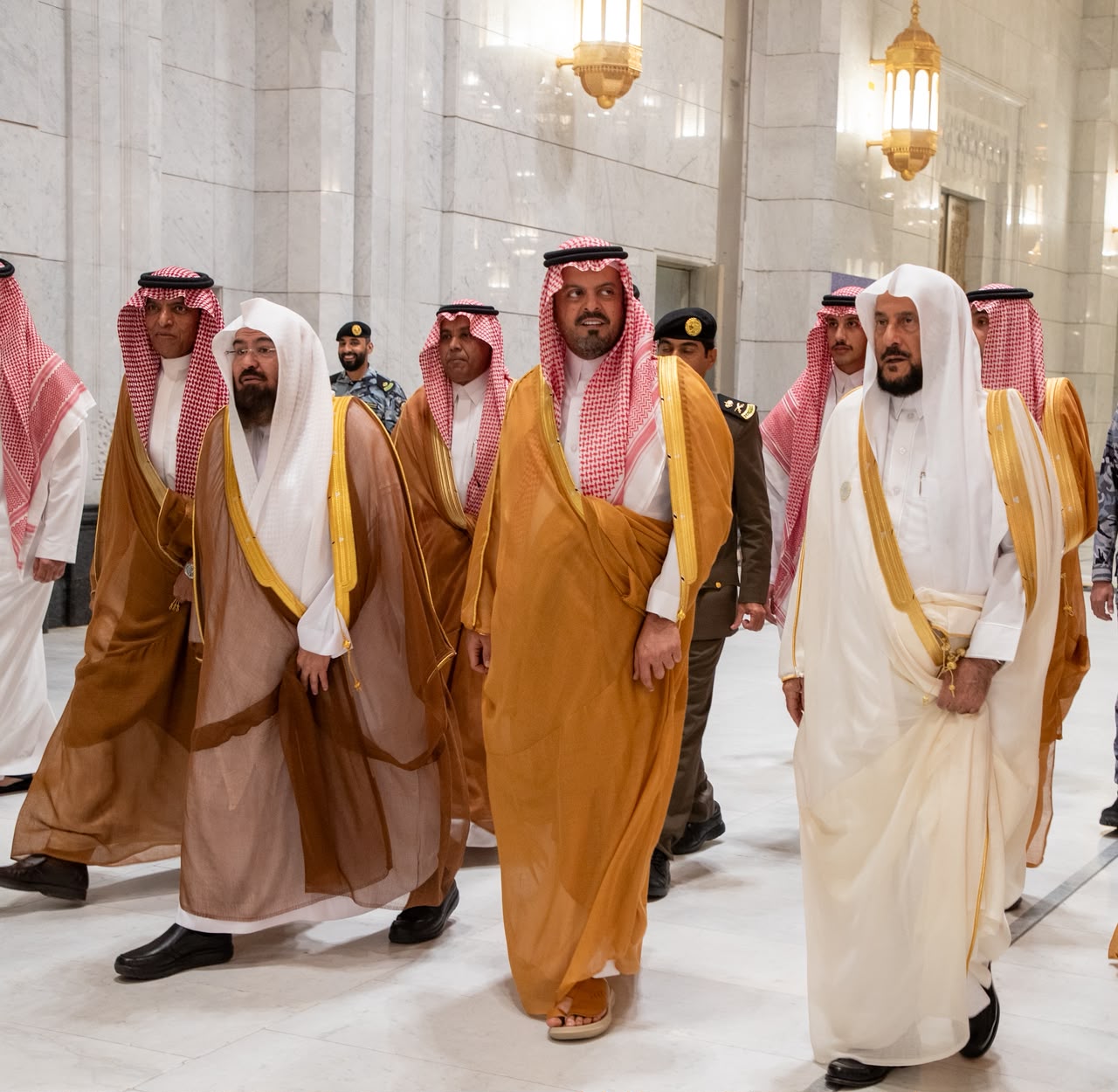 نيابةً عن خادم الحرمين الشريفين نائب أمير منطقة مكة المكرمة يكرّم الفائزين بمسابقة الملك عبدالعزيز الدولية لحفظ القرآن الكريم في دورتها الـ46