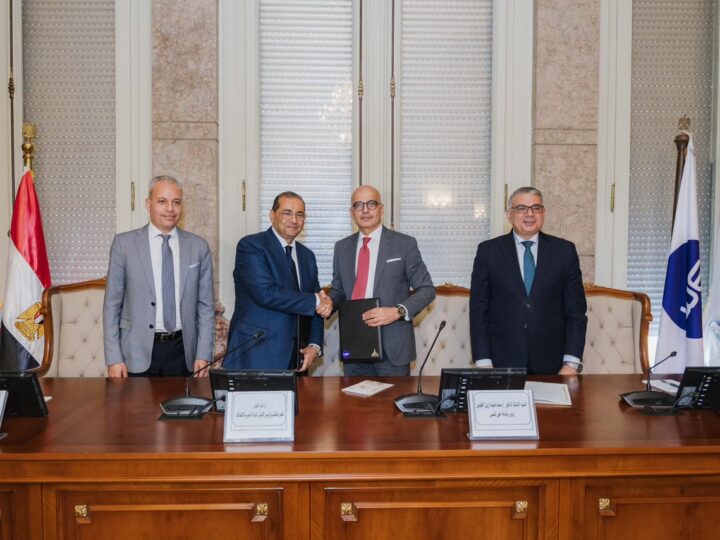 المصرية للاتصالات وجامعة عين شمس توقعان بروتوكول تعاون لتشغيل حل “WE SmartED” المدعوم بـ “منصة Digital SmartED”