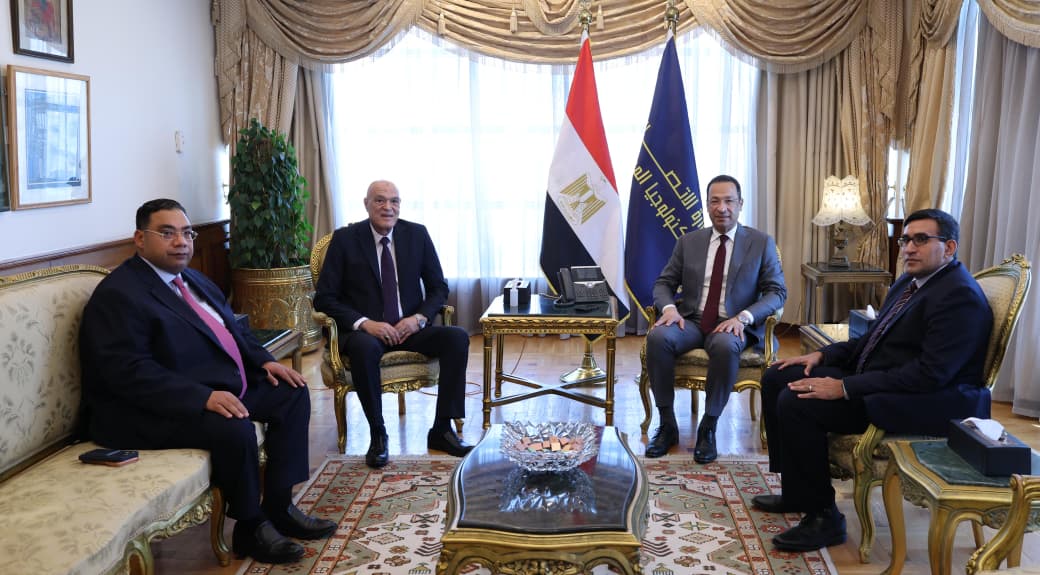وزير الاتصالات ورئيس هيئة قضايا الدولة  يشهدان توقيع تعاون لتعزيز التعاون في مجالات التحول الرقمي وبناء القدرات الرقمية في مجال الذكاء الاصطناعي
