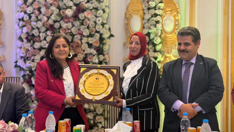 نائب محافظ القاهرة للمنطقة الشرقية  تكرم رئيس حي السلام ثان وتوليها رئاسة النزهة