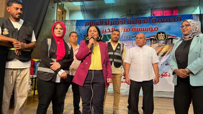 نائب محافظ القاهرة للمنطقة الشرقية  تشهد حفل توزيع شنط ومستلزمات مدرسية