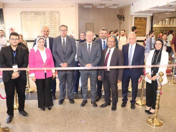 نائب رئيس جامعة طنطا وعميد كلية الطب يفتتحان المؤتمر الطلابي العلمي الأول