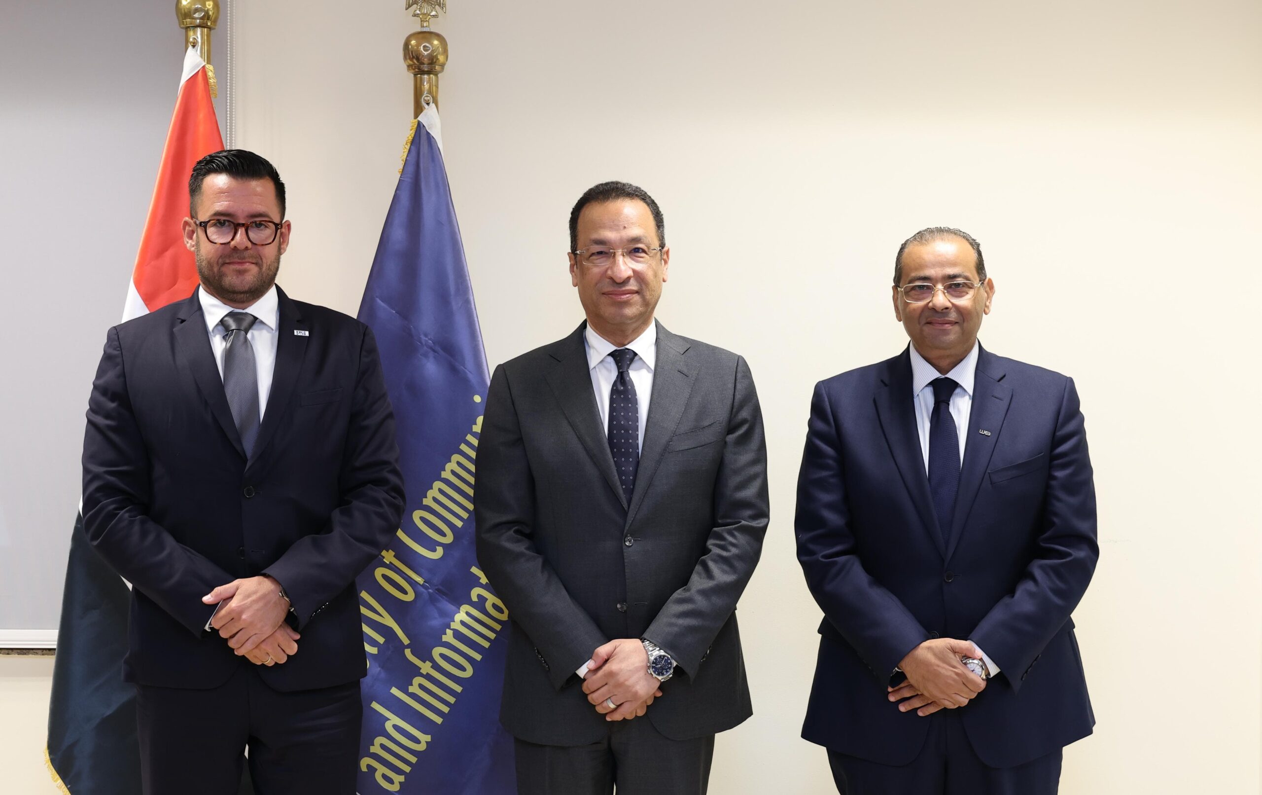 وزير الاتصالات يشهد توقيع اتفاقية بين الشركة المصرية للاتصالات وشركة PSL اليونانية لإنشاء كابل شرم الشيخ- طابا البحري