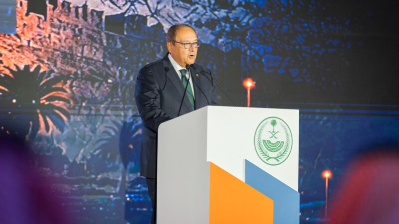 أحمد فاروق: جدتي كانت ترى السعودية “بلد الخير والأمان وأرض الحرمين وأبناء الأكرمين”.. وبعد عقود أصبحت سفيرا في الرياض