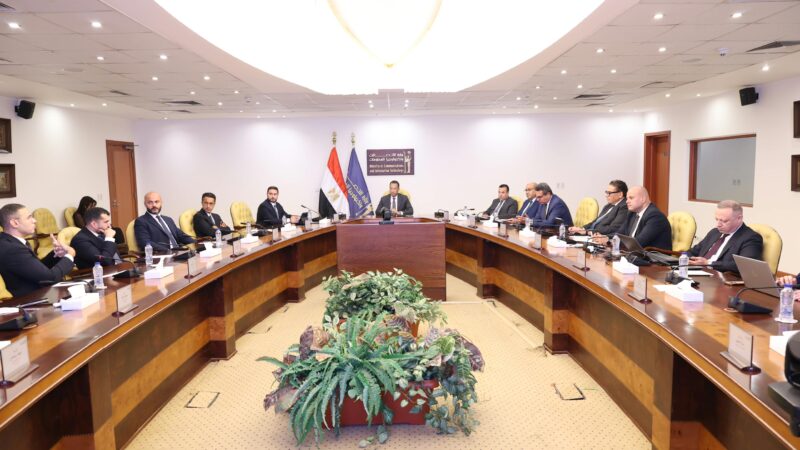 وزير الاتصالات يبحث مع مجموعة إنترو القابضة الخطط التنفيذية لإنشاء مركز “كيميت” للبيانات بالمنطقة الاقتصادية لقناة السويس باستثمارات 1.2 مليار دولار وقدرة إجمالية 80 ميجاوات