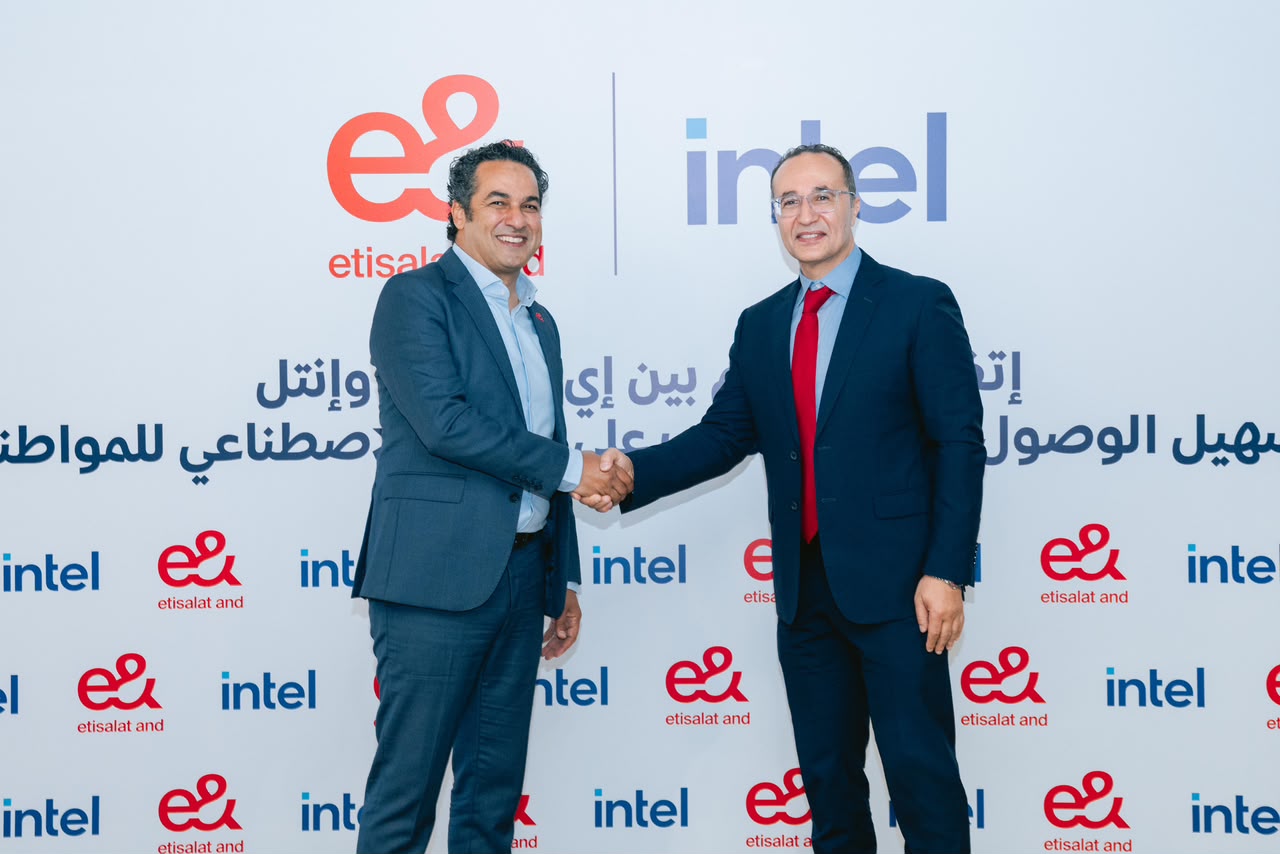 إي آند مصر وإنتل توقعان تفاهم لتسهيل الوصول لبرامج التدريب على الذكاء الاصطناعي للمواطنين