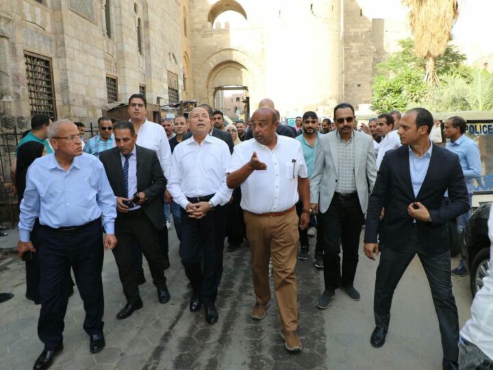 محافظ القاهرة يتفقد بدء المرحلة الأولى من أعمال ترميم وإعادة تأهيل سوق الخيامية التراثى