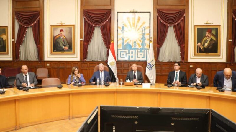 محافظ القاهرة يتابع الموقف التنفيذى لمشروع تطوير منطقة القاهرة الخديوية