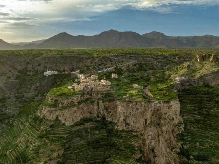 الجبل الأخضر.. تجربة عُمانية تتجدد مع الفصول