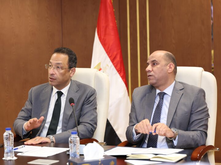 وزيرا الاتصالات والعمل يشهدان توقيع مذكرة تفاهم للتعاون في التطوير المؤسسي الرقمي لوزارة العمل وبناء القدرات الرقمية