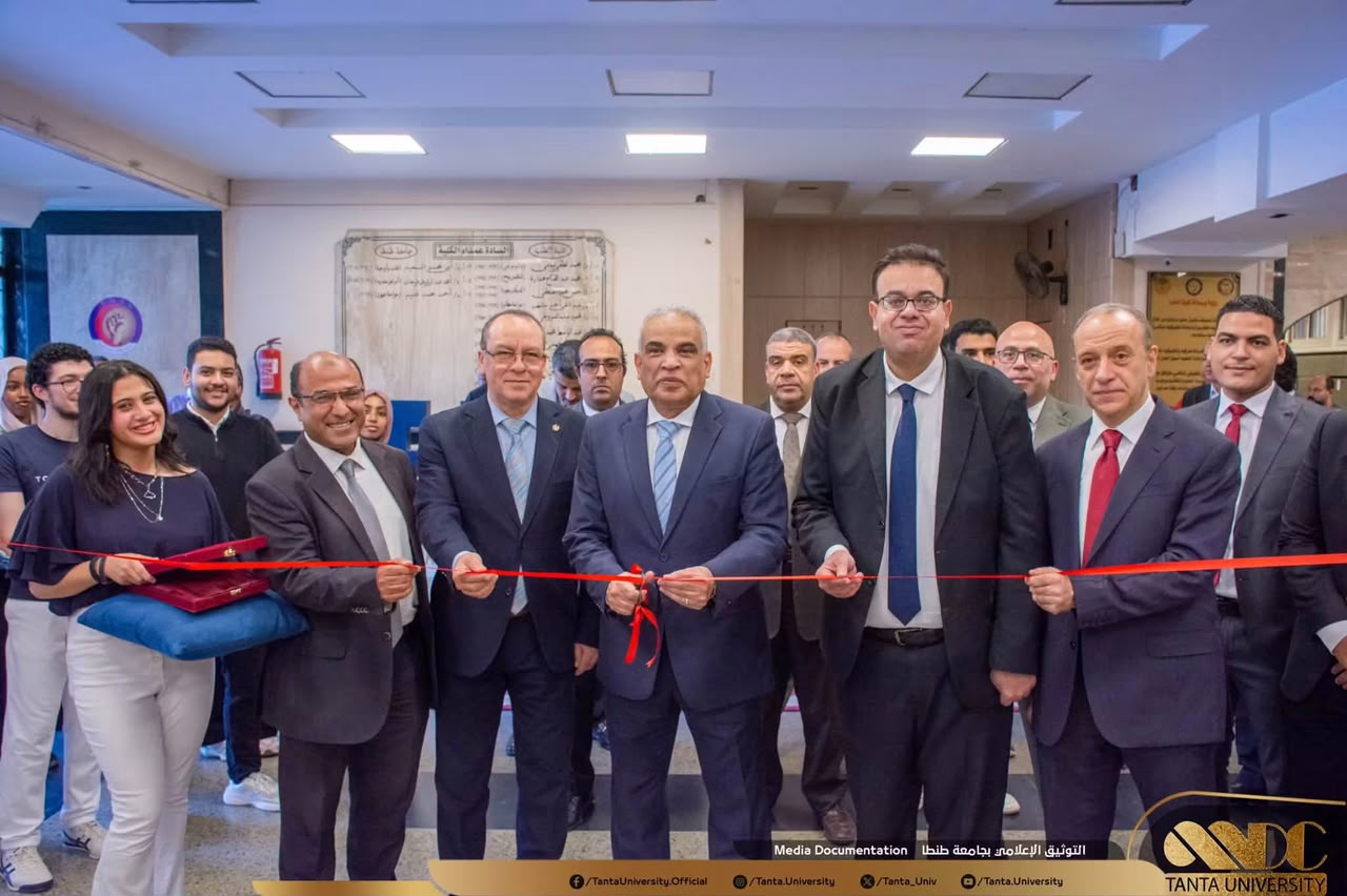 رئيس جامعة طنطا  وعميدكلية طب يفتتحان  النسخة الأولى من المؤتمر الطلابي للبحث العلمي بكلية الطب