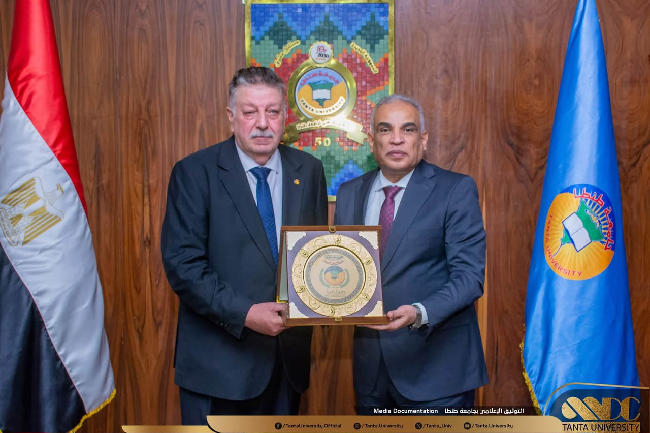 مجلس جامعة طنطا يكرّم الدكتور حسن التطاوي تقديرًا لمسيرته الحافلة بالعطاء وإسهاماته في تطوير المستشفيات الجامعية